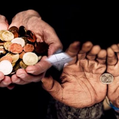 A menor riqueza material, es mayor la fe en Dios