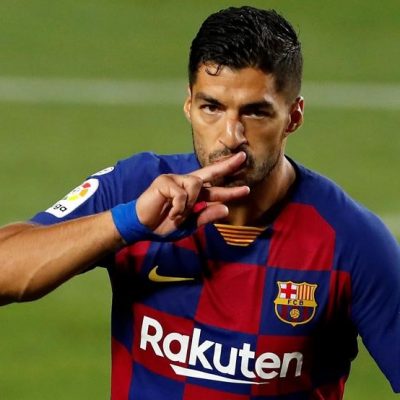 Luis Suáres cerca de vestirse BiancoNero