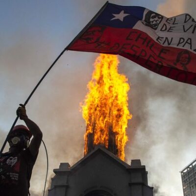 Ataques demoniacos a templos católicos en Chile